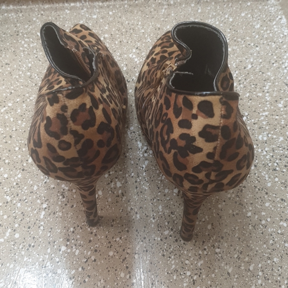 Shose - Picture 2 of 3